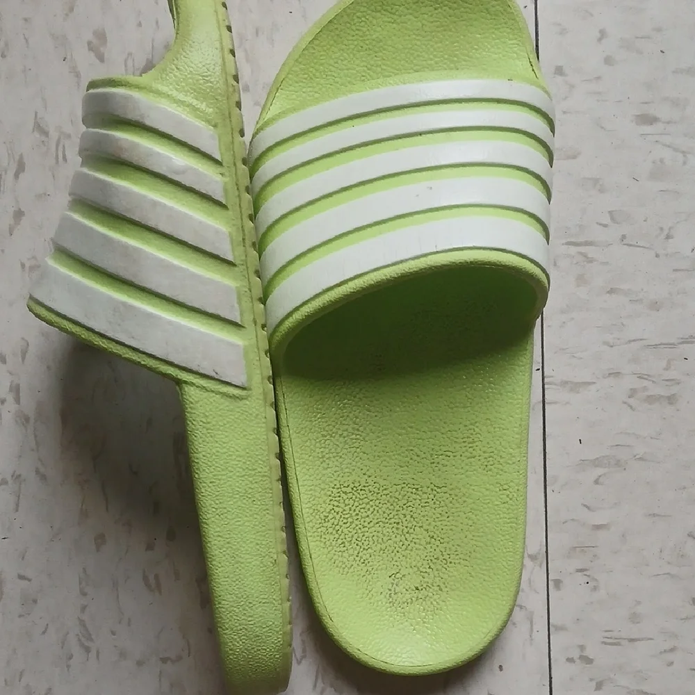 Wonder Nation Light Green Slide Sandals